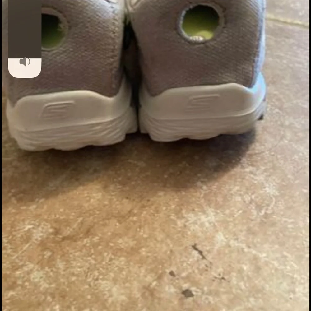 skechers’s beige  sz 8 slip on go  walk 2 lightweight shoes